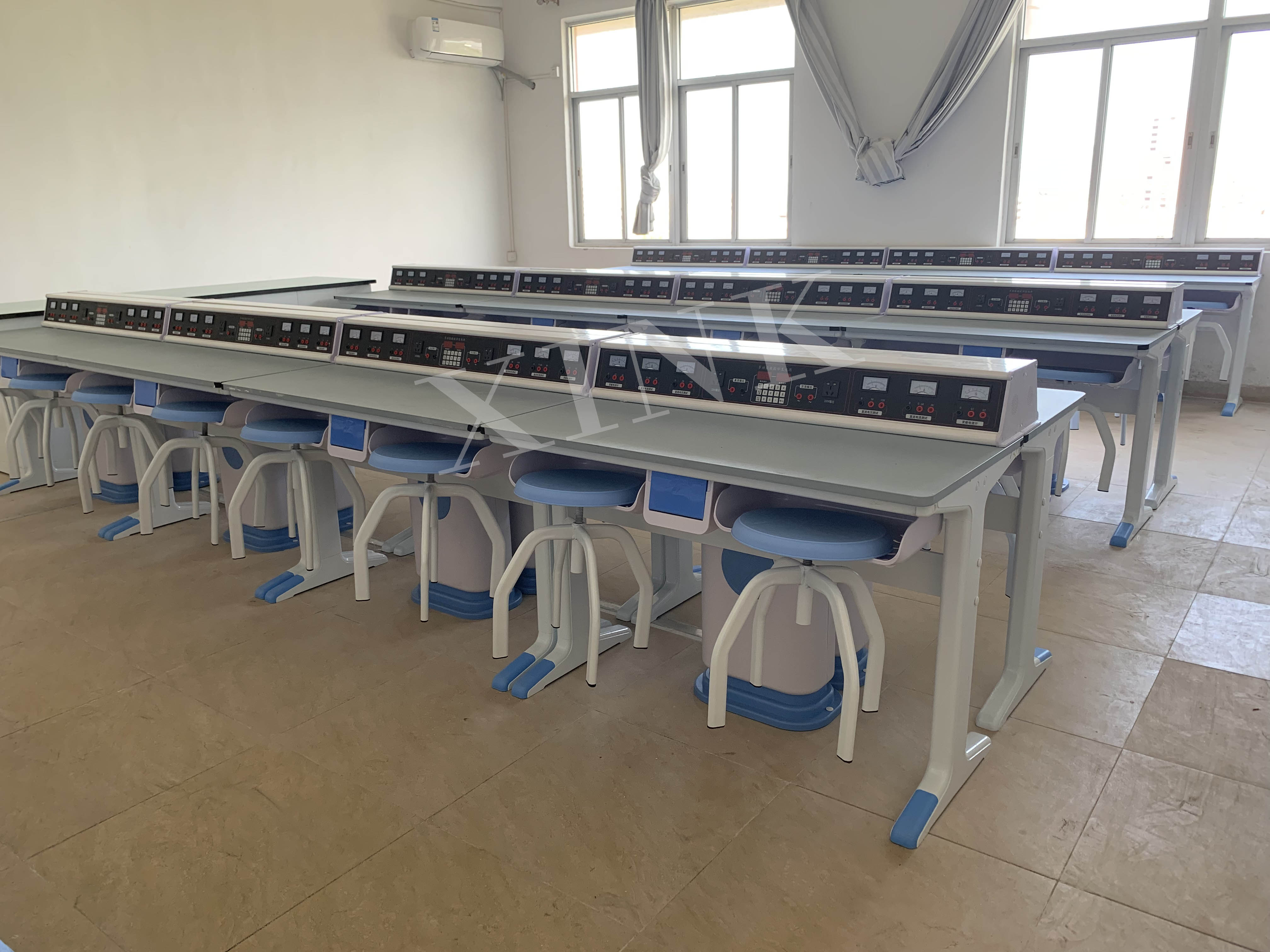 電學<a href='http://www.sangmie.cn/' target='1' style='font-size:14px; font-weight:bold; color:#0080ff;'>物理實驗室</a>