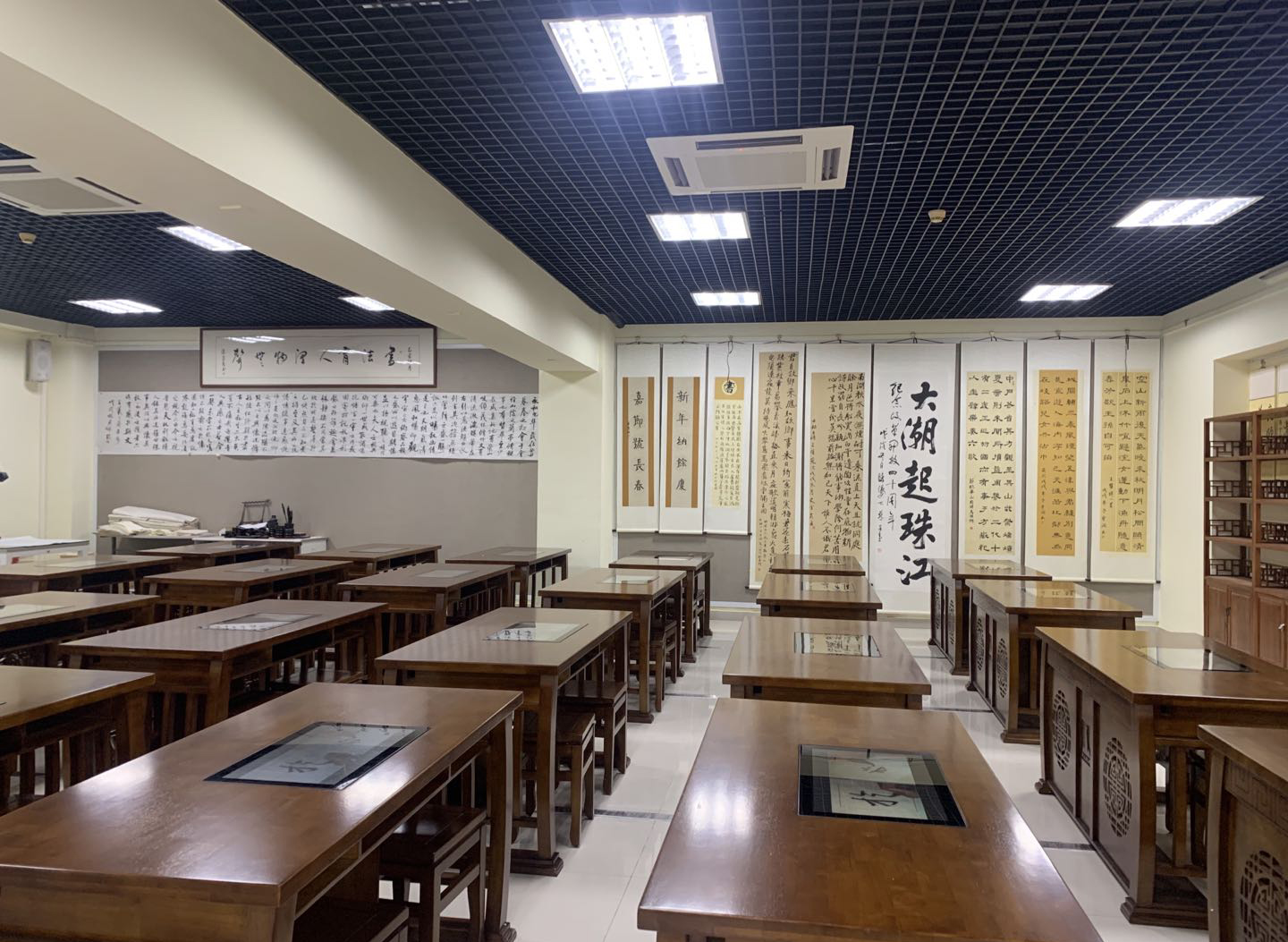 <a href='http://www.sangmie.cn/chanpin/57-1.html' target='1' style='font-size:18px; font-weight:bold; color:#000000;'>書法室</a>