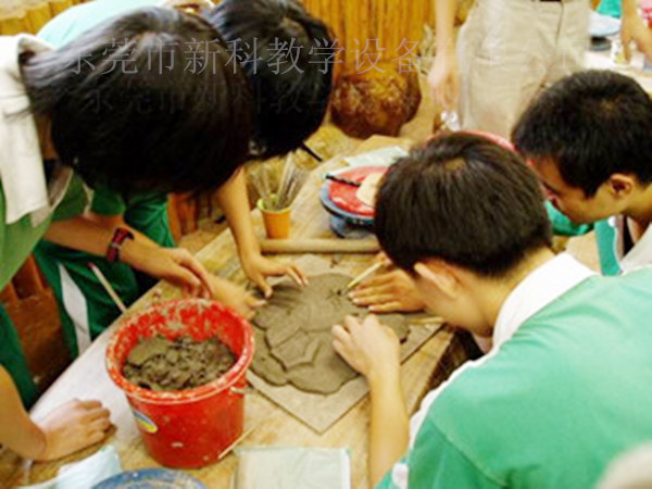 <a href='http://www.sangmie.cn/chanpin/55-1.html' target='1' style='font-size:18px; font-weight:bold; color:#000000;'>陶藝功能室</a>2