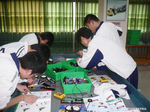 <a href='http://www.sangmie.cn/chanpin/60-1.html' target='1' style='font-size:18px; font-weight:bold; color:#000000;'>機器人功能室</a>